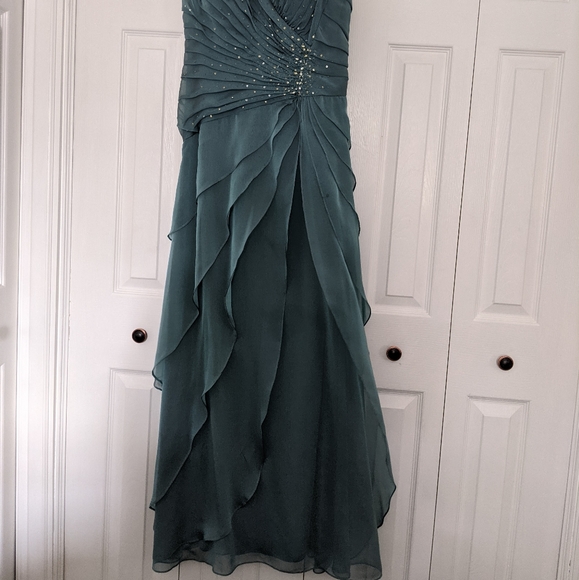 Dress - Picture 4 of 5